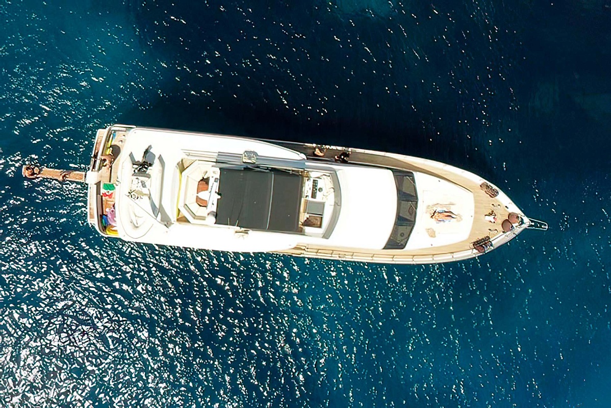 Аренда моторной яхты Falcon 76 на Сардинии
